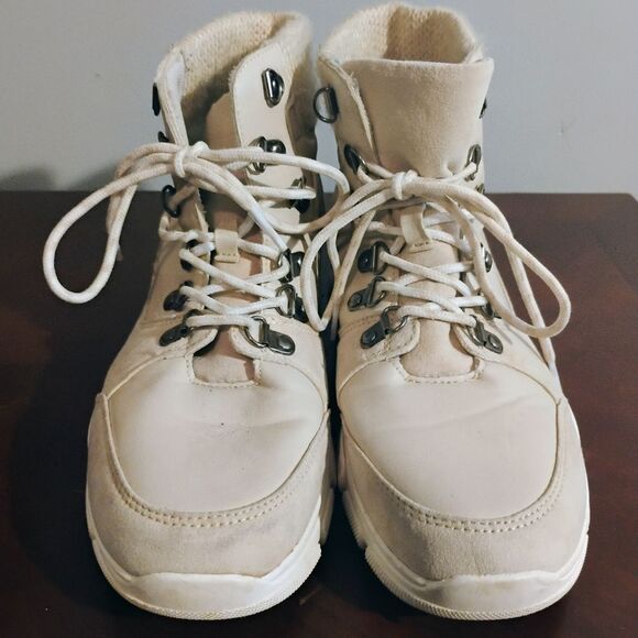 Shoe Dazzle Cream Combat Boots - Picture 2 of 8